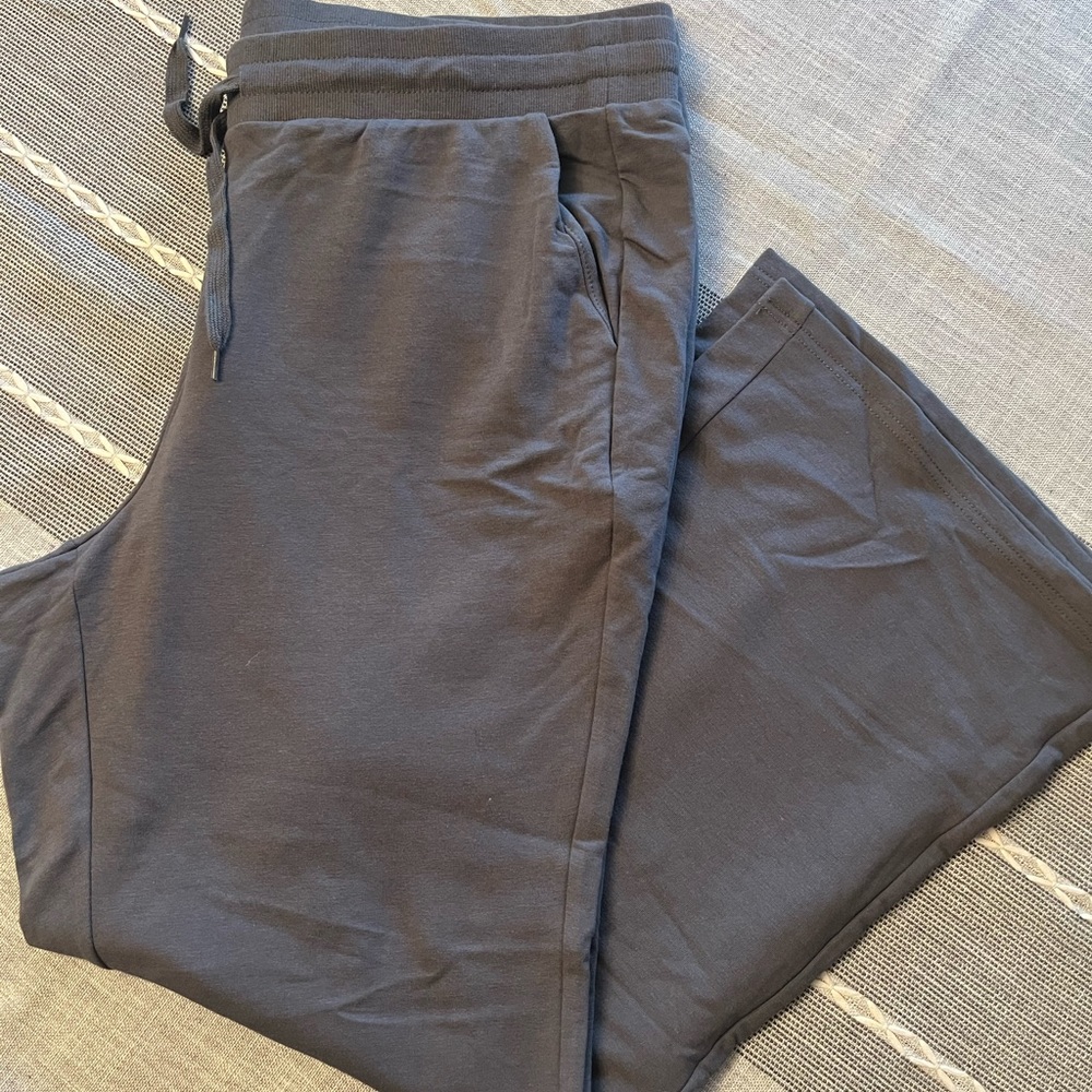 NWT Torrid size 2X Fleece Flare Pants